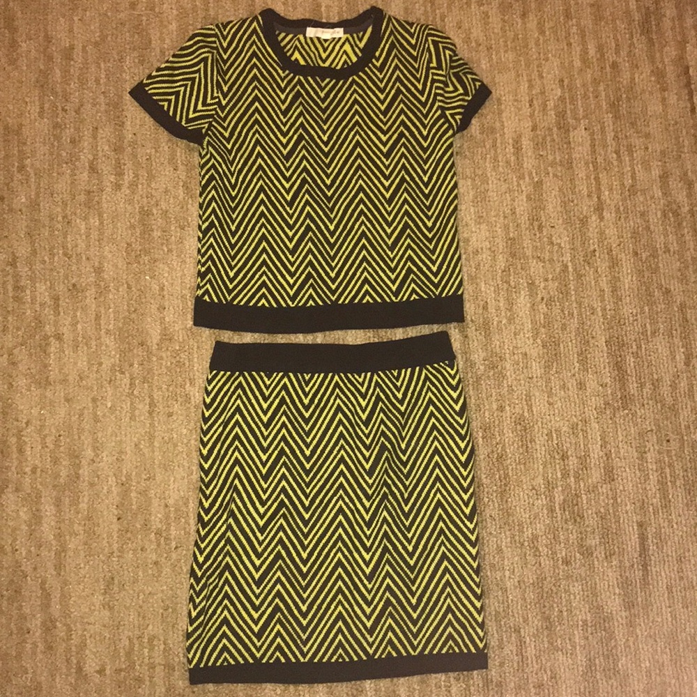 Black and white zig zag 2 piece